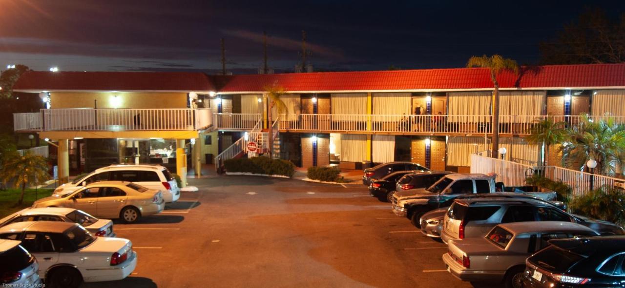 Express Inn & Suites - 5 Miles From St Petersburg Clearwater Airport Buitenkant foto