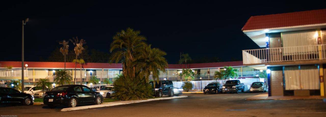 Express Inn & Suites - 5 Miles From St Petersburg Clearwater Airport Buitenkant foto