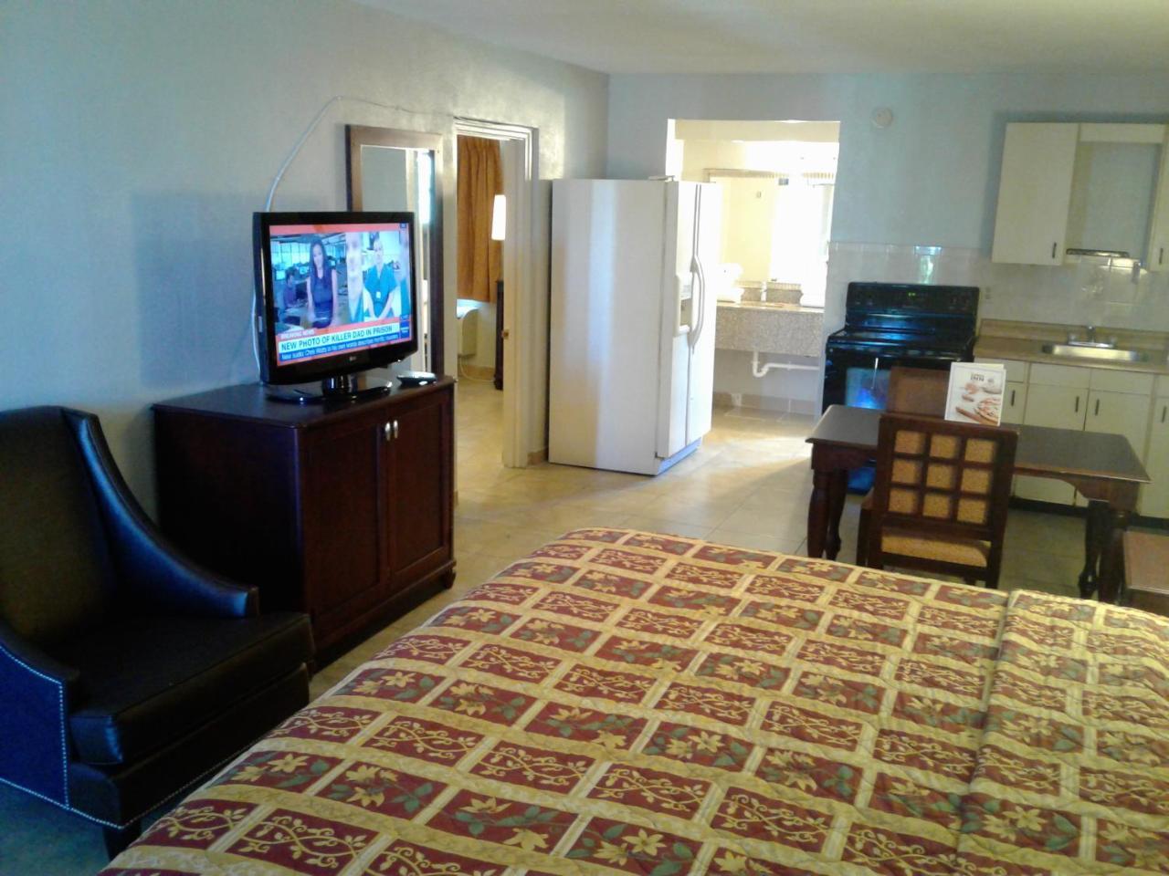 Express Inn & Suites - 5 Miles From St Petersburg Clearwater Airport Buitenkant foto