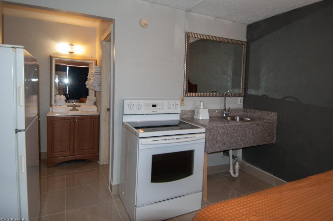 Express Inn & Suites - 5 Miles From St Petersburg Clearwater Airport Buitenkant foto