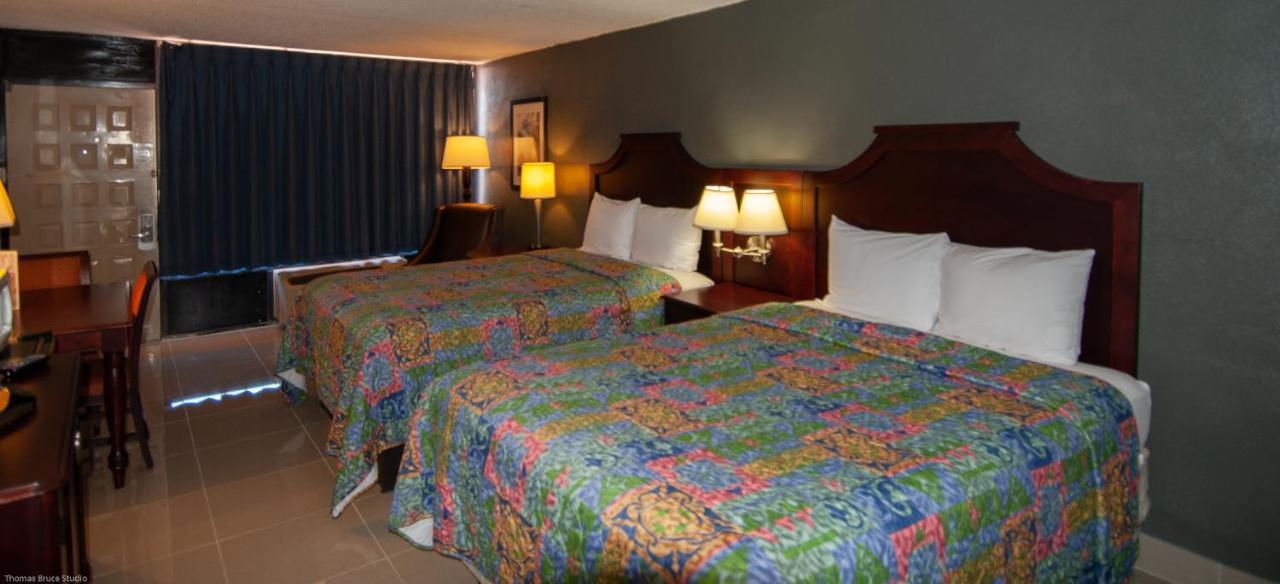 Express Inn & Suites - 5 Miles From St Petersburg Clearwater Airport Buitenkant foto