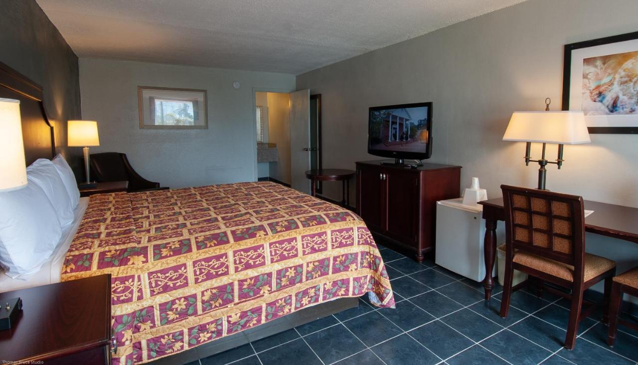 Express Inn & Suites - 5 Miles From St Petersburg Clearwater Airport Buitenkant foto