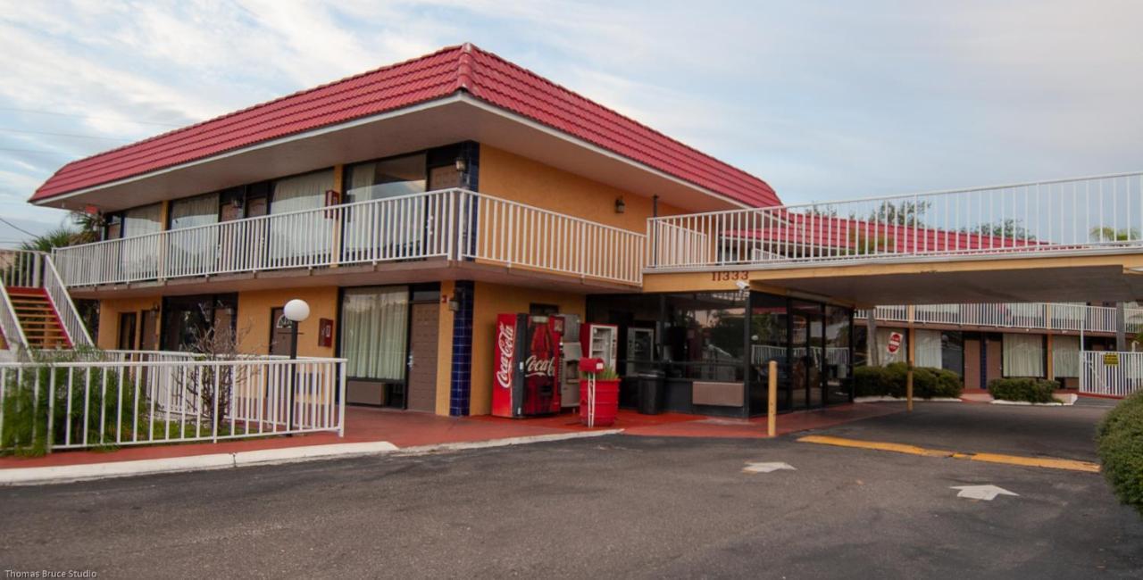 Express Inn & Suites - 5 Miles From St Petersburg Clearwater Airport Buitenkant foto